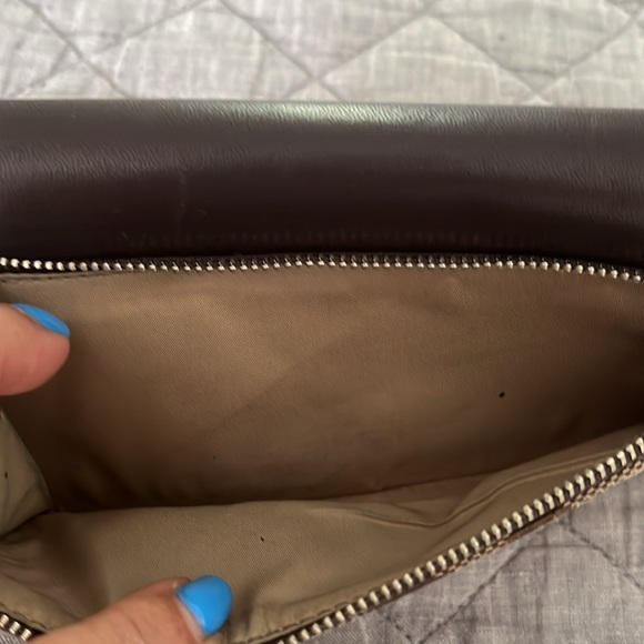 Coach  trifold wallet in GUC - Picture 9 of 9